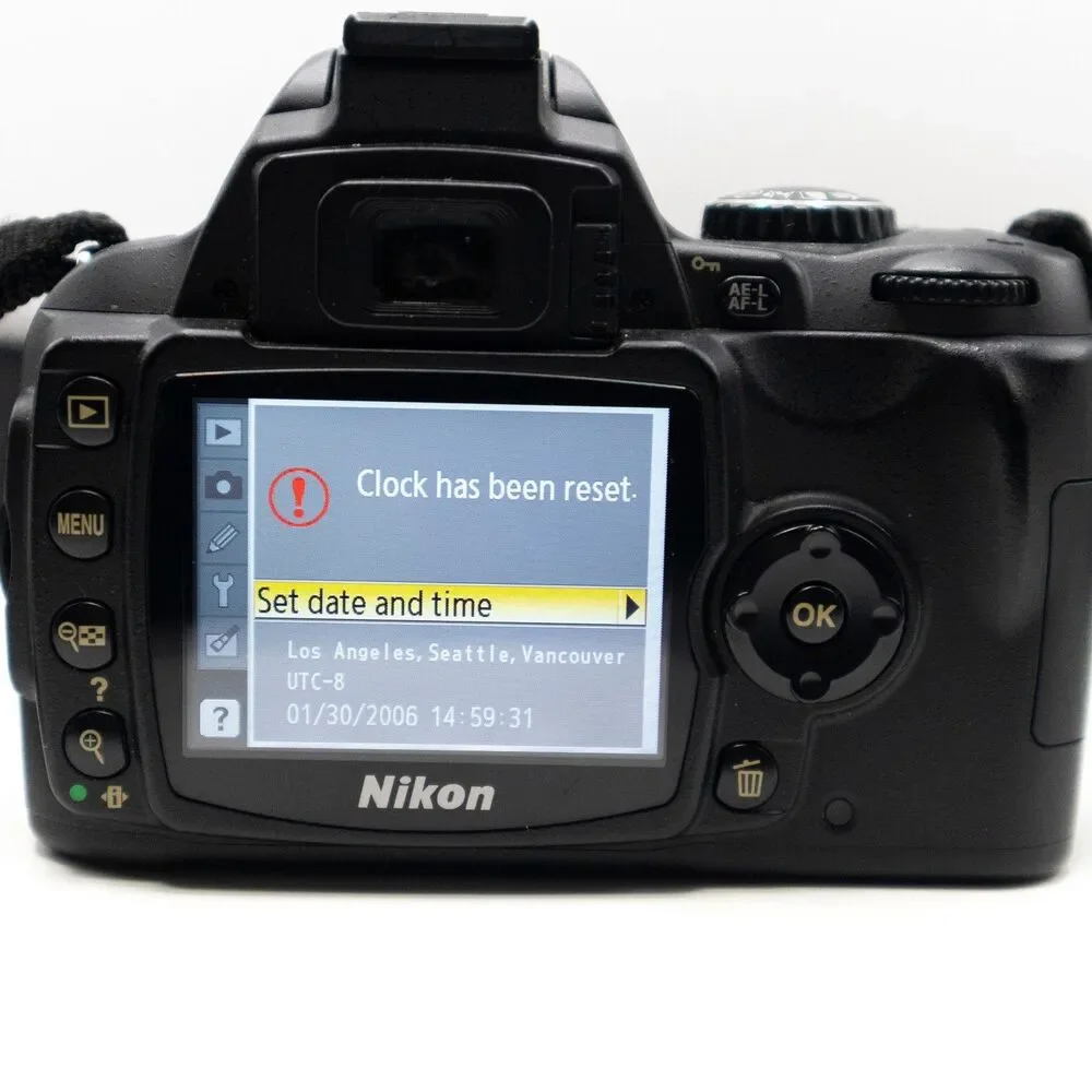 NIKON D40 Camera DSLR w/ 18-55mm + 55-200mm Lens Strap & Charger Included